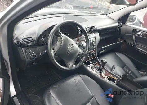 2005 Mercedes-Benz C 240 Luxury 4Matic z USA, uszkodzony, nr VIN WDBRF81J85F562954